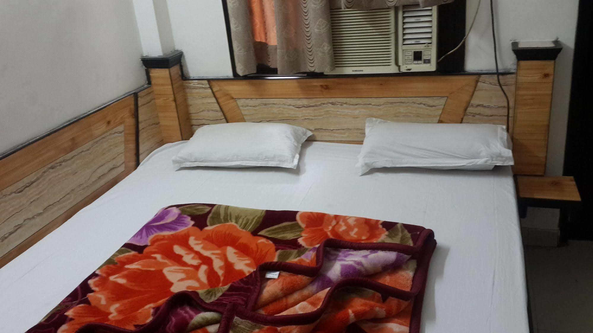Hotel Neha Inn New Delhi Exterior photo